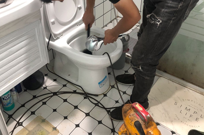 合川马桶堵塞自己疏通还是找师傅？专业上门服务让你省时更省心